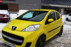 Peugeot 107 2009 года АКПП желтый хэтчбек
