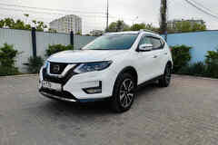 Nissan X-Trail 2019 года АКПП белый внедорожник