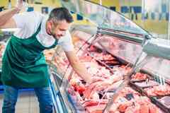Требуется продавец-консультант в мясной отдел в сфере Продажи