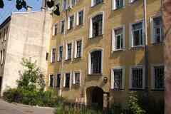 Продам 2-комнатную квартиру 56 м², этаж 1/4 Василеостровская
