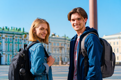 Курьер Пеший; От 2700 до 4800 за смену; Не еда;
