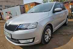 Skoda Rapid 2017 года роботизированная серебристый седан