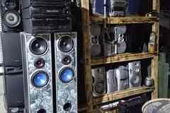 Музыкальные центры, много , смотрите, спрашивайте .