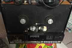 Продаю бабинный магнитофон + пригрывател+наушники,бабины