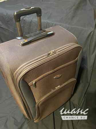 Дорожный противоударный чемодан на колесах. Санкт-Петербург - изображение 1