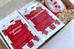 Подарочный бокс на новый год с чаем и драже