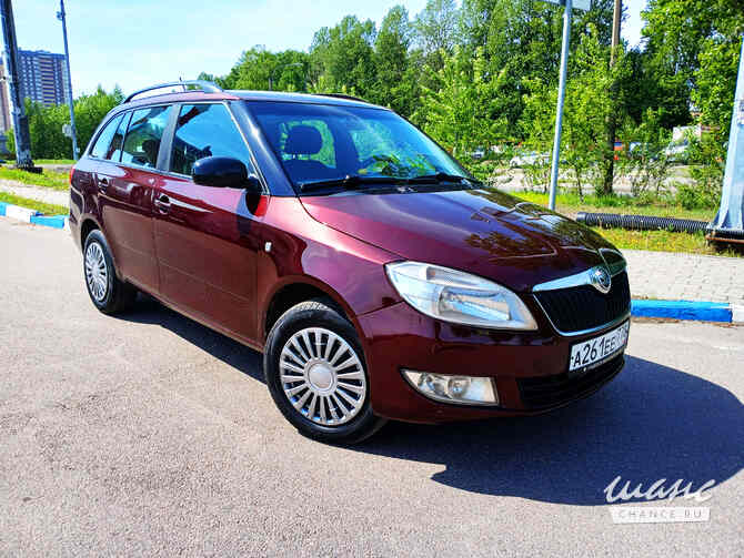 Skoda Fabia 2013 года МКПП бордовый металлик универсал Санкт-Петербург - изображение 1