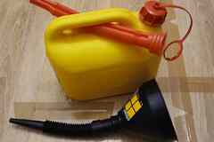 Канистра для бензина (5 л) с воронкой