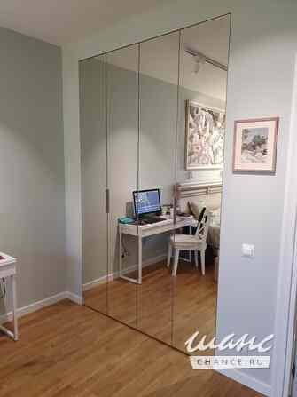 Зеркальная складная дверь для гардеробной Санкт-Петербург - изображение 1