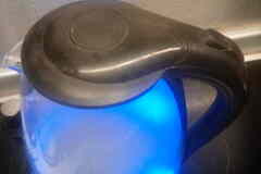 Продам чайник Redmond RK-G161