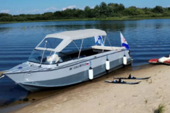 Алюминиевый катер с двумя моторами