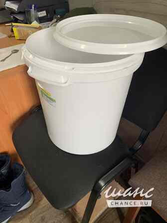 Бак пластиковый с крышкой 30 литров Санкт-Петербург - изображение 1