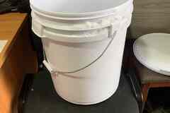 Ведро пластиковое с крышкой 30 литров