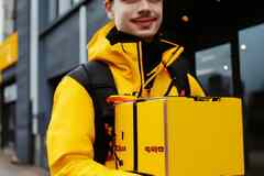 Курьер по доставке еды