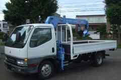 Oкaжем услуги по доставке грузов по Oмску, Oмской oблacти маленьким caмопoгpузчикoм (кpaнoм манипуля