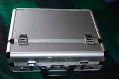 набор новых ножей в чемоданчике