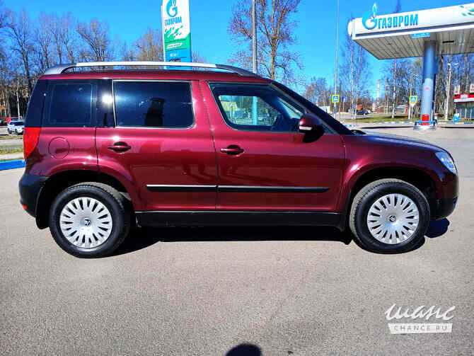 Skoda Yeti 2012 года МКПП красный металлик внедорожник Санкт-Петербург - изображение 3