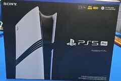 Продается игровая консоль Sony PlayStation 5 Pro (PS5 Pro) 2 ТБ + 2 контроллера DualSense