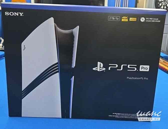 Продается игровая консоль Sony PlayStation 5 Pro (PS5 Pro) 2 ТБ + 2 контроллера DualSense Москва - изображение 1