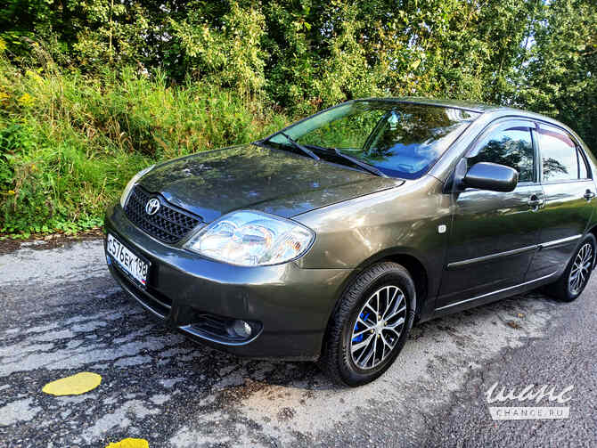 Toyota Corolla 2004 года МКПП серый металлик седан Санкт-Петербург - изображение 1